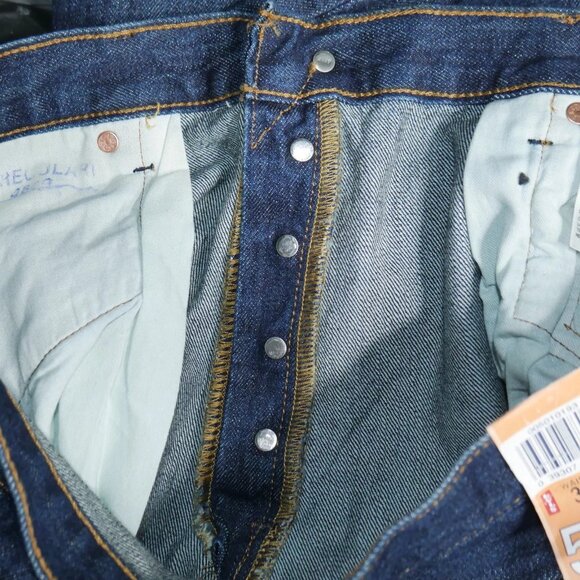 New Levi's 501 Men's Size 36x30 Original Fit Straight Leg Button Fly Jeans NWT - Picture 8 of 10
